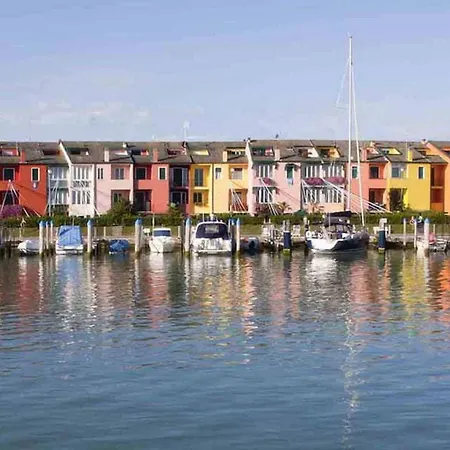 Apartment Modern For 6 Guests By The Pool-beahost Porto Santa Margherita di Caorle