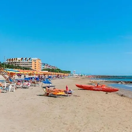Modern For 6 Guests By The Pool-beahost Porto Santa Margherita di Caorle