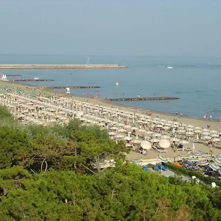 Apartment Modern For 6 Guests By The Pool-beahost Porto Santa Margherita di Caorle