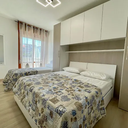 Modern For 6 Guests By The Pool-beahost Porto Santa Margherita di Caorle